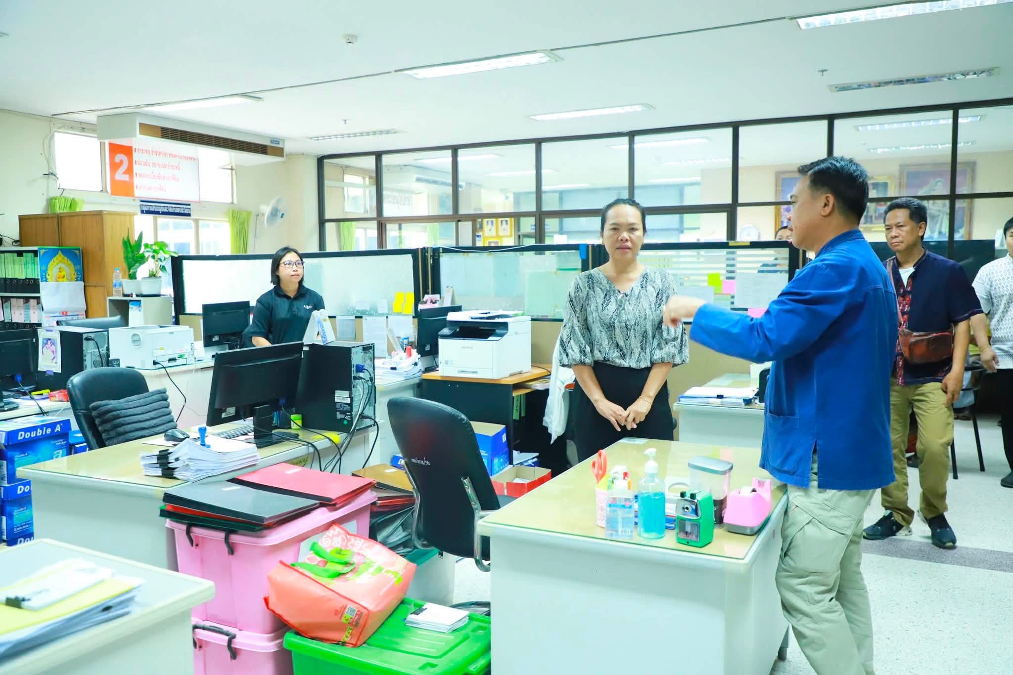 title - รองเลขาธิการ ส.ป.ก. ลงพื้นที่ตรวจเยี่ยม ส.ป.ก.มหาสารคาม พร้อมมอบโฉนดเพื่อการเกษตรให้แก่เกษตรกร